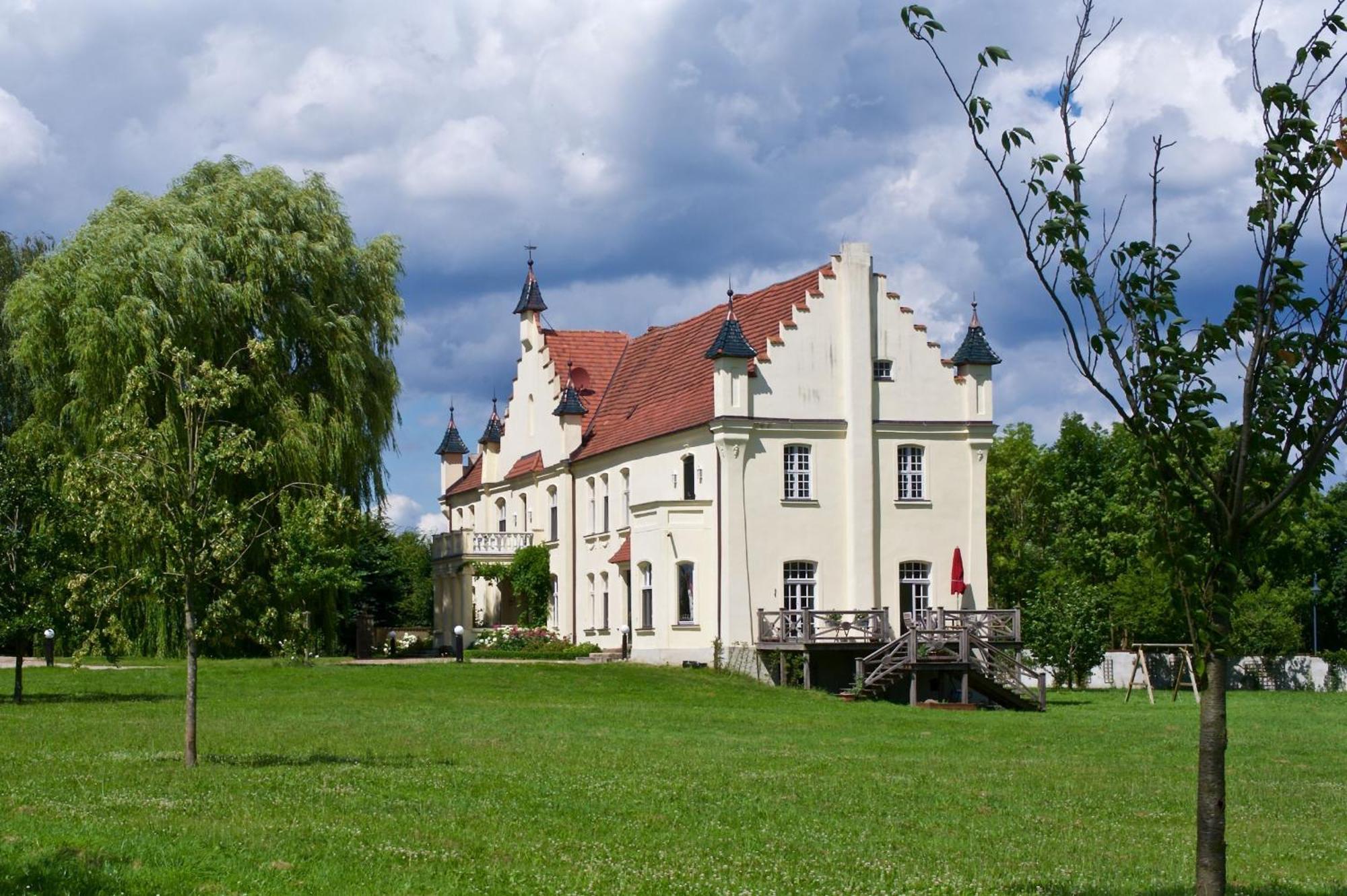 Villa Gutshaus Penzlin à Meyenburg  Extérieur photo
