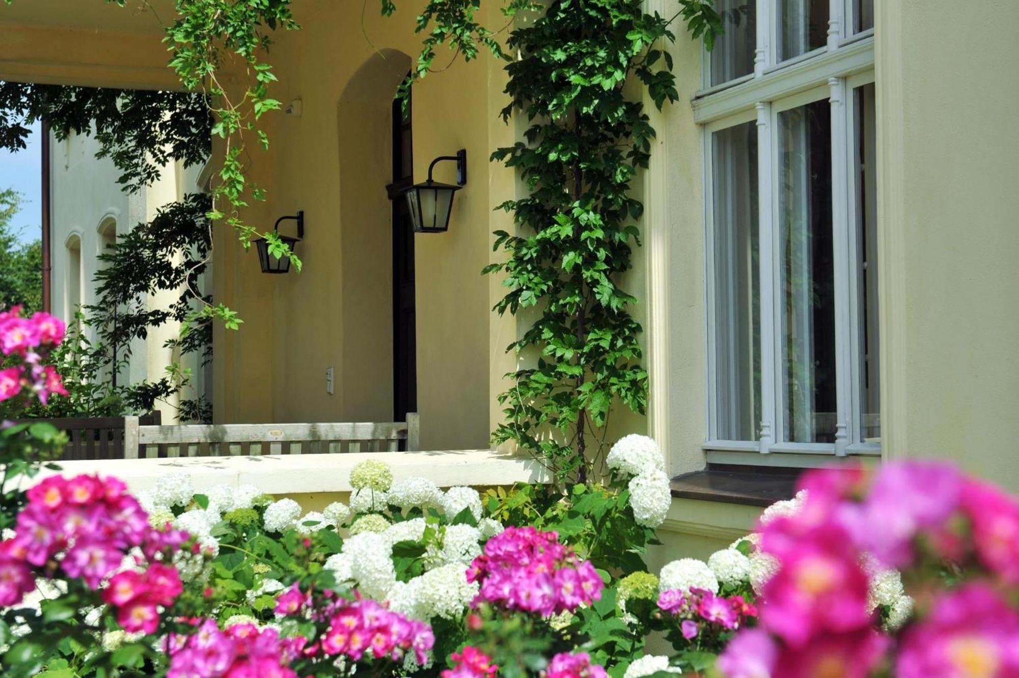 Villa Gutshaus Penzlin à Meyenburg  Extérieur photo